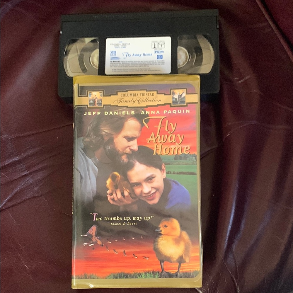 Fly Away Home VHS Tape (96)